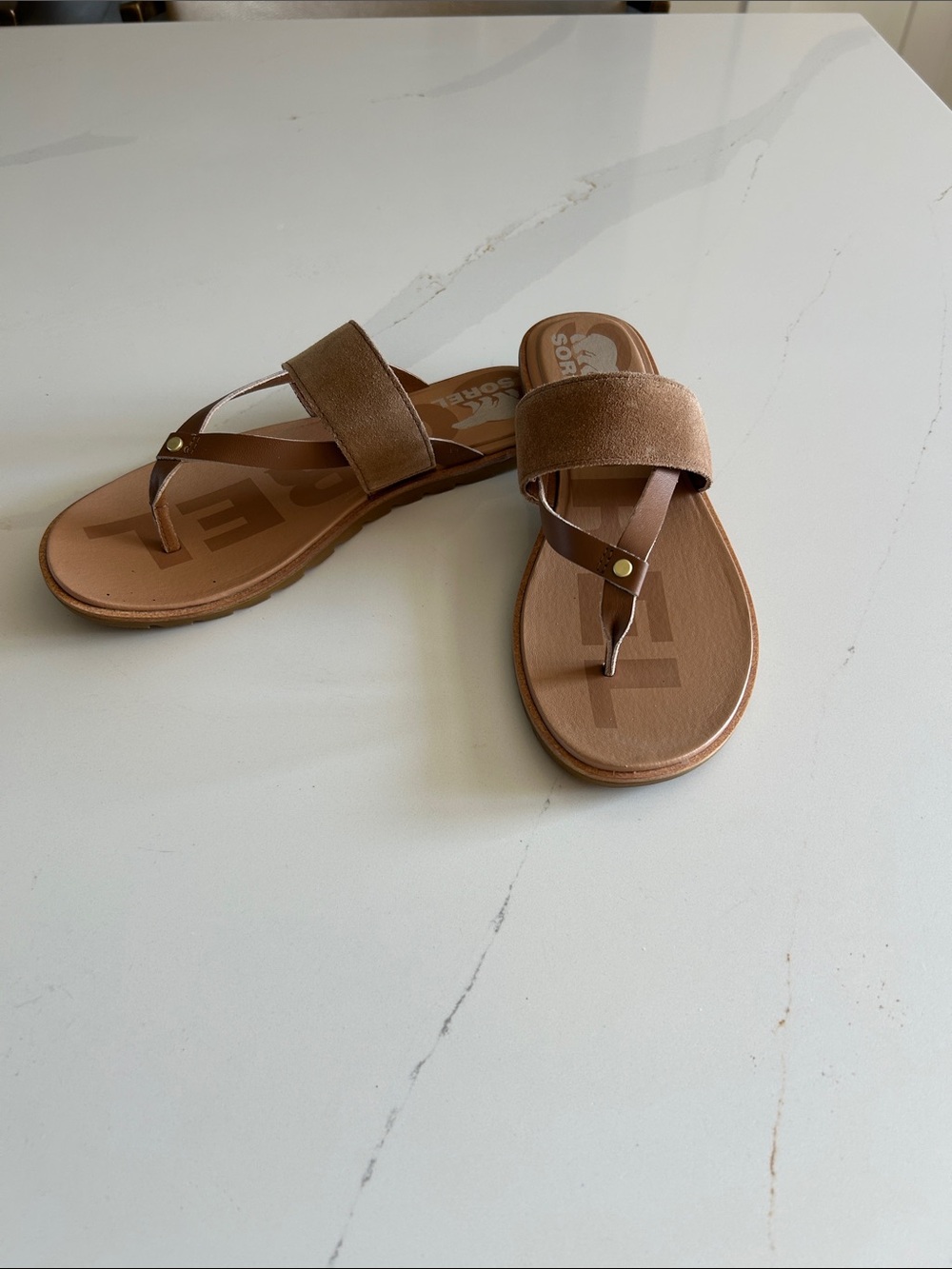 Sorel sz 9 Ella II easy flip Brown Women's Suede Toe-Loop Sandals